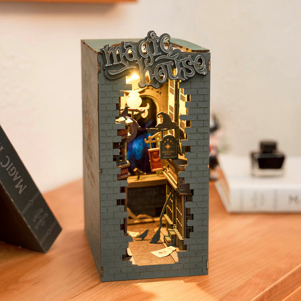 Rolife DIY Book Nook Kit  - Magic House TGB03