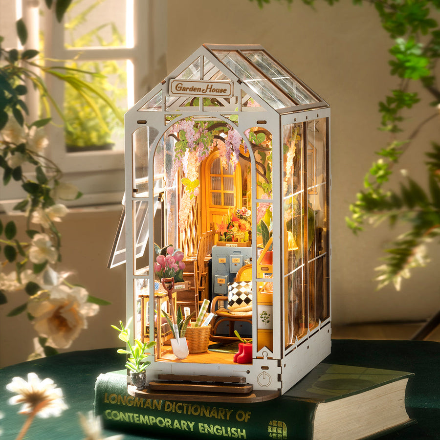 Rolife DIY Book Nook Kit - Holiday Garden House TGB06