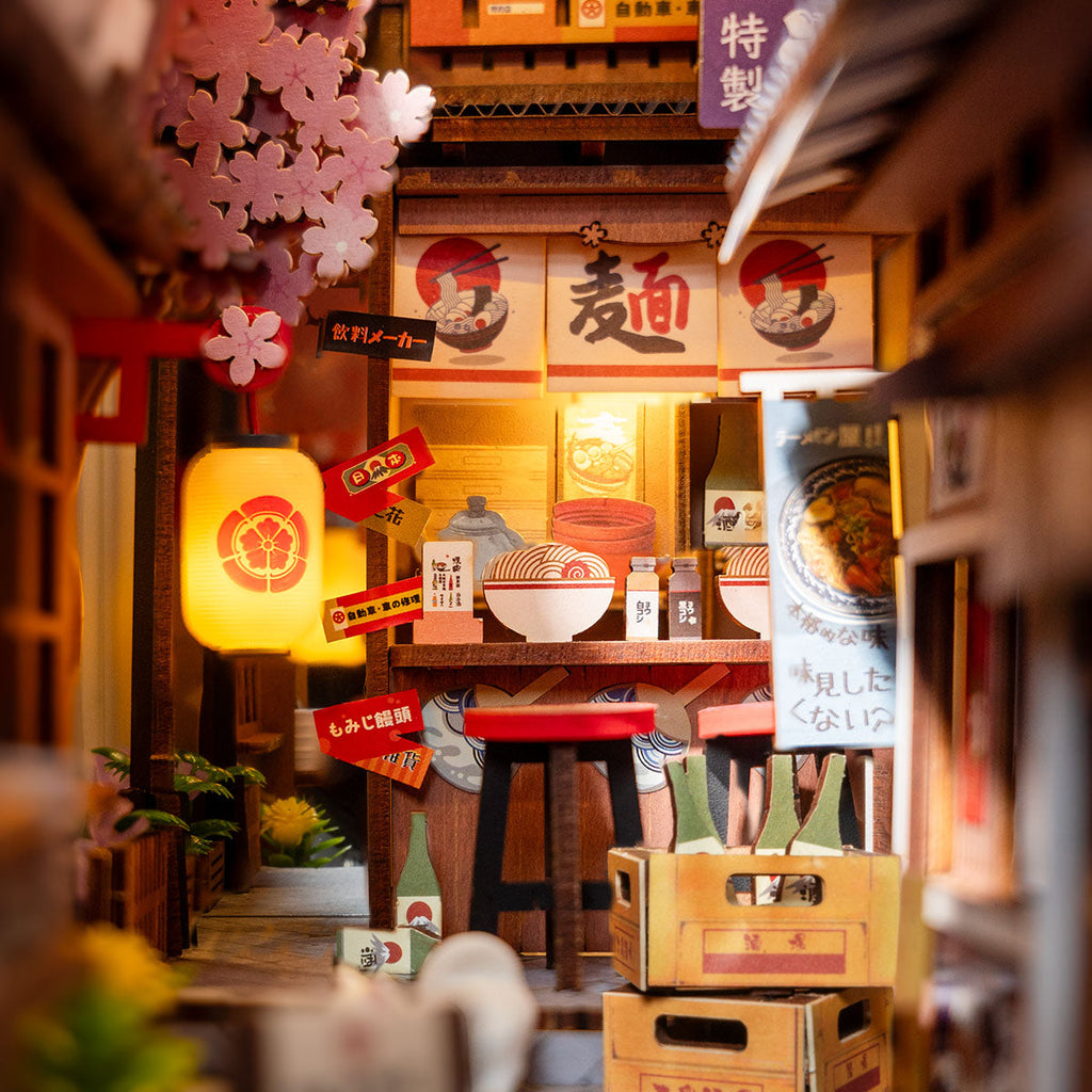 Rolife DIY Book Nook Kit - Sakura Wine Alley TGB11