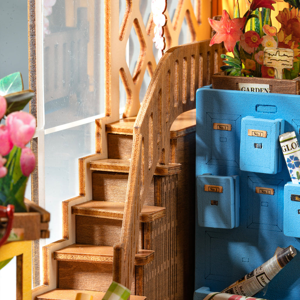 Rolife DIY Book Nook Kit - Holiday Garden House TGB06
