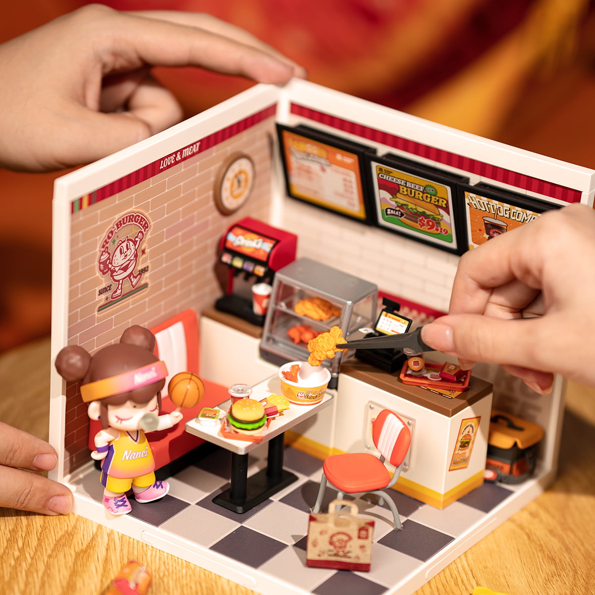 Rolife Yum Yum Burgers Super Creator Miniature House DW010