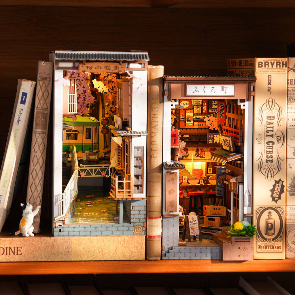 Rolife DIY Book Nook Kit - Sakura Densya TGB01