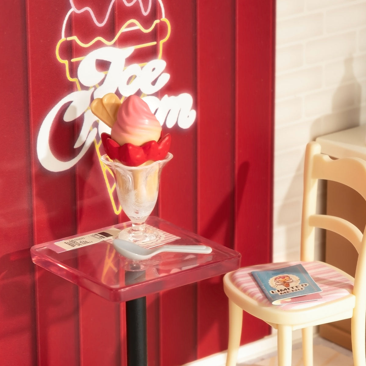Rolife Flavorful Ice Cream Super Creator Miniature House DW018B